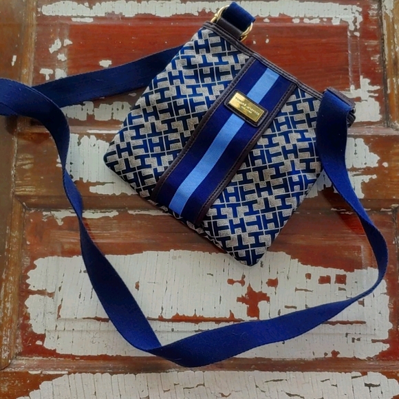 Tommy Hilfiger Handbags - Tommy Hilfiger Crossbody